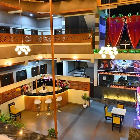 The Apple Tree Hotel Indore Extérieur photo