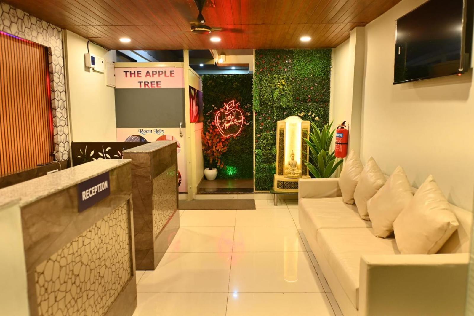 The Apple Tree Hotel Indore Extérieur photo