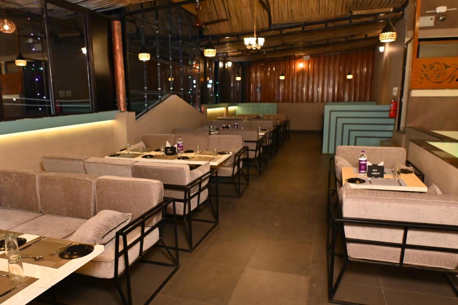 The Apple Tree Hotel Indore Extérieur photo