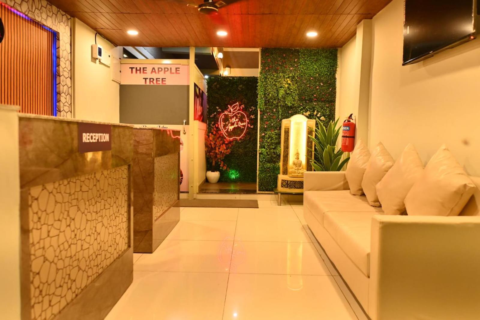 The Apple Tree Hotel Indore Extérieur photo